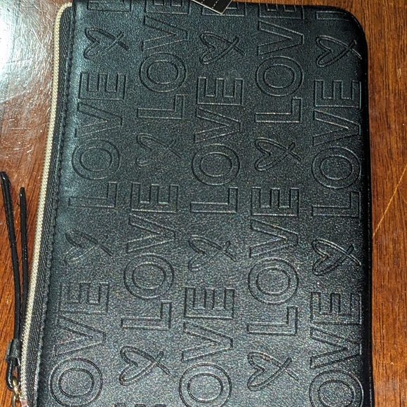 Victoria's Secret Black and Gold LOVE Wristlet NWT - Picture 2 of 6